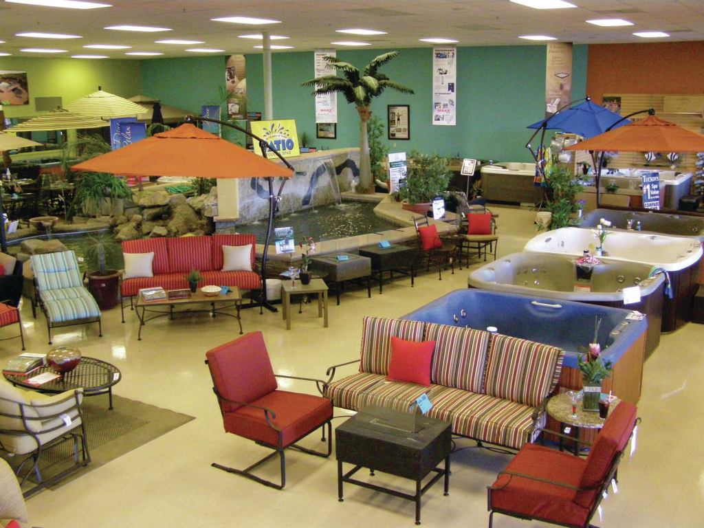 Prominent price: Adding tags to each item lets customers easily judge whether it’s in their budget.