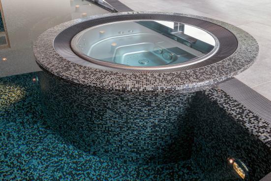 Fertigschwimmbecken von RivieraPool Fertigschwimmbad GmbH, Fertigbecken, Fertigpool, Gartenpool, Naturpool, Schwimmteiche, Whirlpools, individuelle Pools, Deutschland, Europa, International, Luxus, Qualität, Funktion, Design, © (c) www.rivierapool.de / RivieraPool Fertigschwimmbad GmbH, Klöcknerstraße 2, 49744 Geeste. Andere Verwendung bedarf der Zustimmung durch die RivieraPool Fertigschwimmbad GmbH nach schriftlichen Anfrage an die RivieraPool Fertigschwimmbad GmbH z.Hd. Hr. Uwe Rengers. Die schriftliche Bildanforderung regelt die Bildverwendung sowie die Angabe der RivieraPool Fertigschwimmbad GmbH als Bildquellenverweis. --- Keine Rechte Dritter verfuegbar; no third party rights available. Bild ist honorarpflichtig.