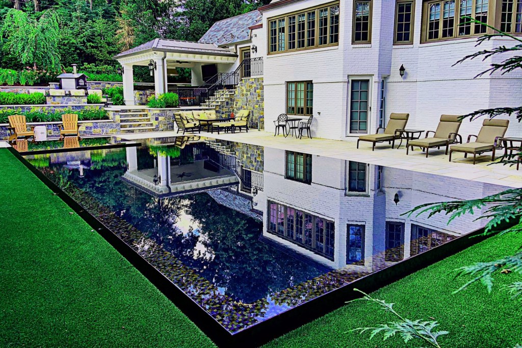 BEST OF COMPETITIONSpecialty Pools Perimeter Overflow (Wet Edge)Cipriano Landscape DesignMahwah, N.J.