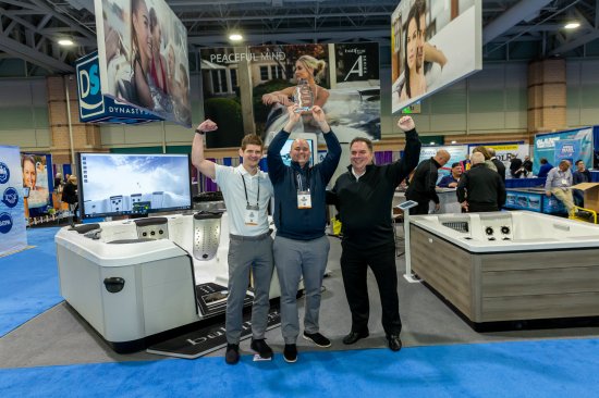 Best Booth, 401-600 sq ft: Bullfrog Spas