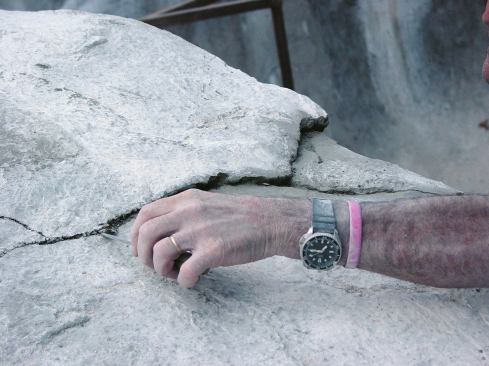 Best practices: When creating cracks, holding the knife at an angle adds the illusion of depth. 