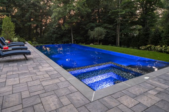 Gold:
Specialty Pools — 
Negative Edge
Thomas Flint Landscape Design & Development, Midland Park, N.J.